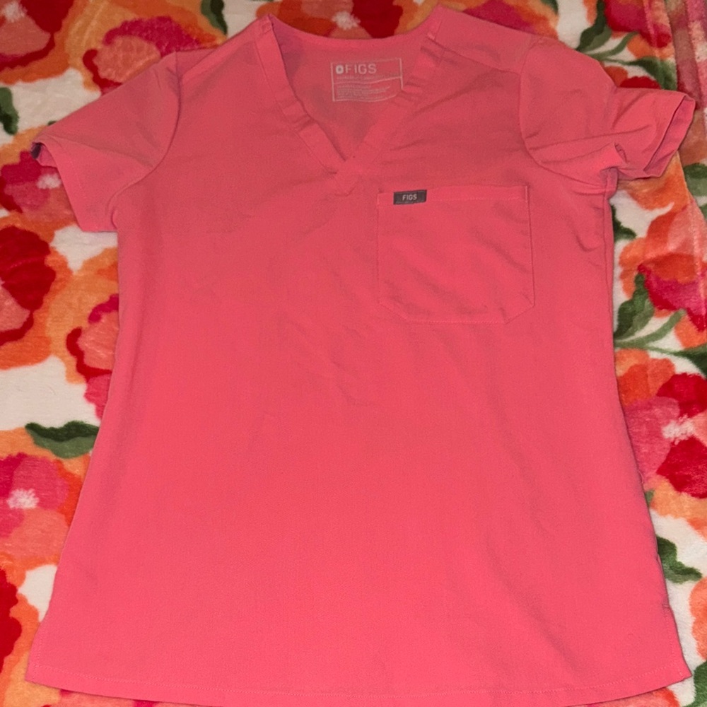 Figs Women's Coral Catarina Short Sleeve V-Neck Top
